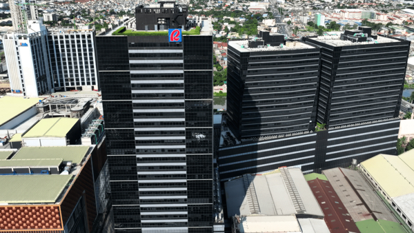 a tall buildings in a city