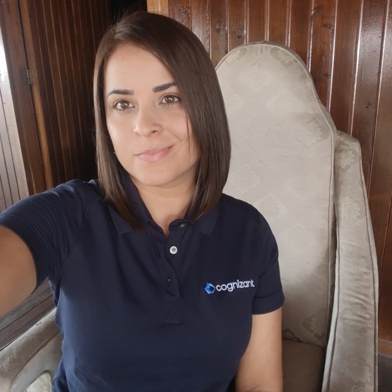 Una persona tomándose una selfie